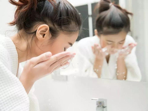 冬季如何护理青春痘